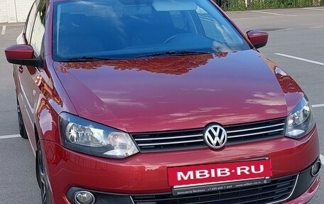 Volkswagen Polo VI (EU Market), 2011 год, 900 000 рублей, 2 фотография