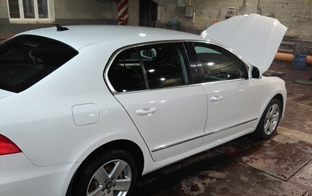 Skoda Superb III рестайлинг, 2011 год, 1 300 000 рублей, 20 фотография