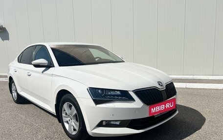 Skoda Superb III рестайлинг, 2019 год, 2 350 000 рублей, 2 фотография