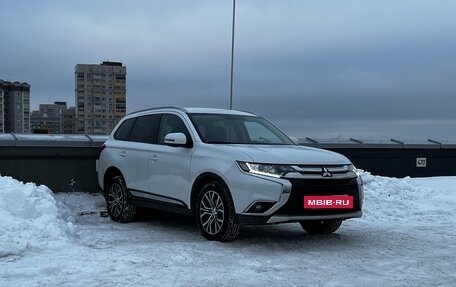 Mitsubishi Outlander III рестайлинг 3, 2018 год, 2 149 000 рублей, 3 фотография