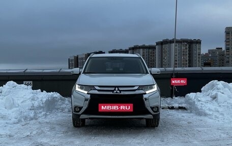 Mitsubishi Outlander III рестайлинг 3, 2018 год, 2 149 000 рублей, 2 фотография