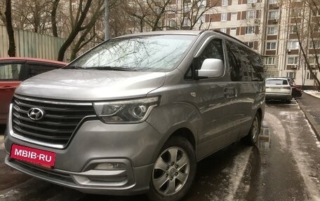 Hyundai Grand Starex Grand Starex I рестайлинг 2, 2018 год, 3 300 000 рублей, 1 фотография