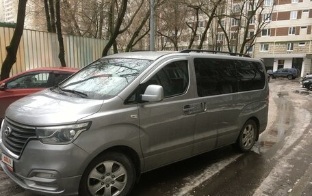 Hyundai Grand Starex Grand Starex I рестайлинг 2, 2018 год, 3 300 000 рублей, 2 фотография