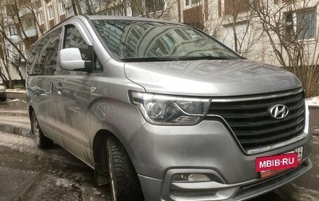 Hyundai Grand Starex Grand Starex I рестайлинг 2, 2018 год, 3 300 000 рублей, 3 фотография