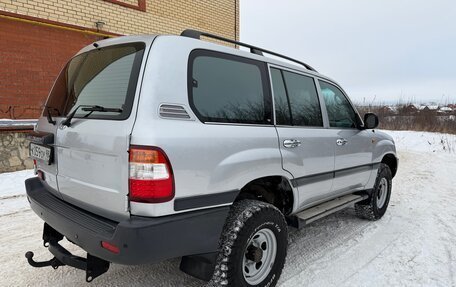 Toyota Land Cruiser 100 рестайлинг 2, 2005 год, 2 190 000 рублей, 5 фотография