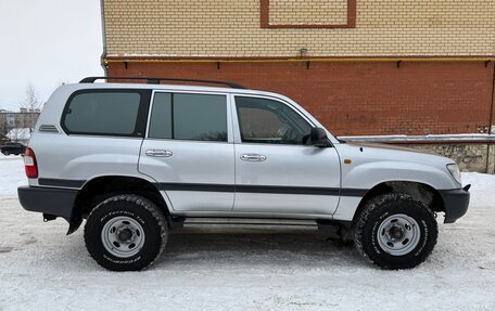 Toyota Land Cruiser 100 рестайлинг 2, 2005 год, 2 190 000 рублей, 4 фотография