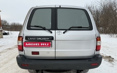 Toyota Land Cruiser 100 рестайлинг 2, 2005 год, 2 190 000 рублей, 6 фотография