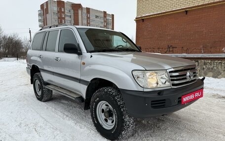 Toyota Land Cruiser 100 рестайлинг 2, 2005 год, 2 190 000 рублей, 3 фотография