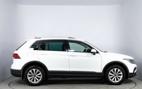 Volkswagen Tiguan II, 2021 год, 3 650 000 рублей, 4 фотография