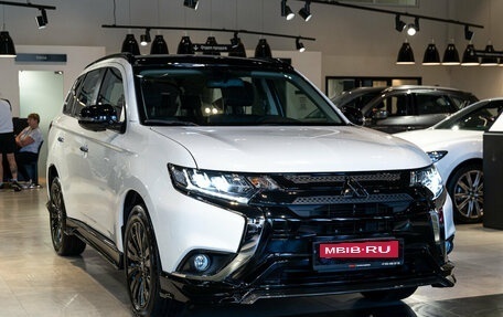 Mitsubishi Outlander III рестайлинг 3, 2022 год, 4 450 000 рублей, 4 фотография