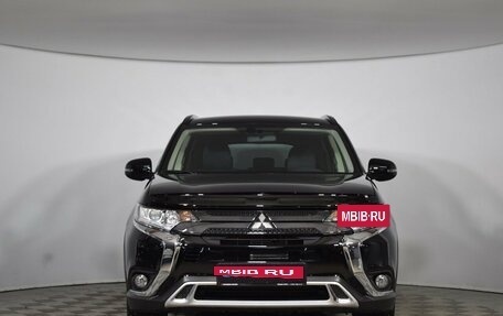 Mitsubishi Outlander III рестайлинг 3, 2022 год, 3 700 000 рублей, 2 фотография