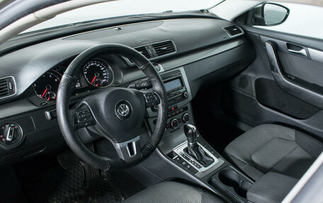 Volkswagen Passat B7, 2012 год, 1 062 600 рублей, 13 фотография