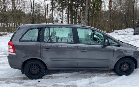 Opel Zafira B, 2010 год, 650 000 рублей, 3 фотография