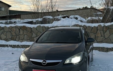 Opel Astra J, 2011 год, 740 000 рублей, 1 фотография