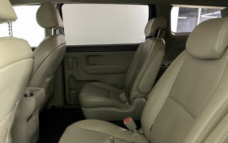 KIA Carnival III, 2015 год, 2 220 000 рублей, 20 фотография