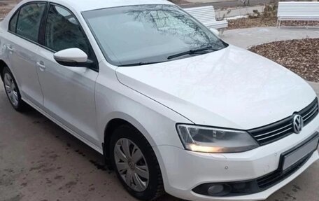 Volkswagen Jetta VI, 2011 год, 1 300 000 рублей, 14 фотография