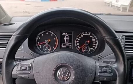 Volkswagen Jetta VI, 2011 год, 1 300 000 рублей, 13 фотография