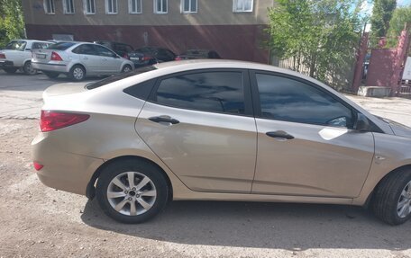 Hyundai Solaris II рестайлинг, 2012 год, 1 100 000 рублей, 3 фотография