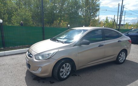 Hyundai Solaris II рестайлинг, 2012 год, 1 100 000 рублей, 12 фотография