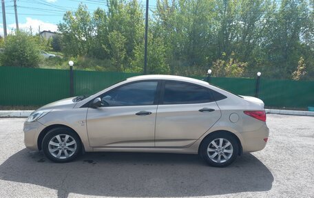 Hyundai Solaris II рестайлинг, 2012 год, 1 100 000 рублей, 14 фотография