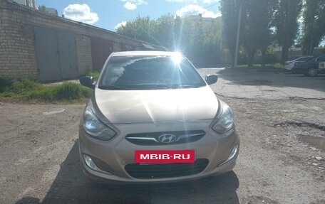 Hyundai Solaris II рестайлинг, 2012 год, 1 100 000 рублей, 13 фотография