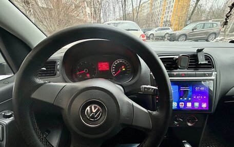 Volkswagen Polo VI (EU Market), 2011 год, 820 000 рублей, 2 фотография