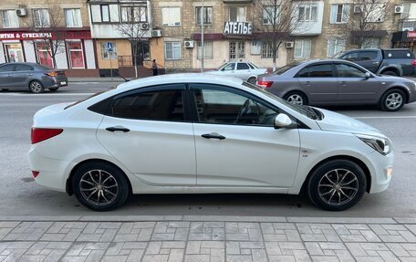 Hyundai Solaris II рестайлинг, 2015 год, 1 100 000 рублей, 3 фотография