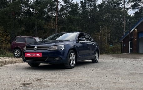 Volkswagen Jetta VI, 2011 год, 1 270 000 рублей, 4 фотография