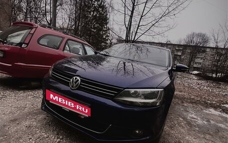 Volkswagen Jetta VI, 2011 год, 1 270 000 рублей, 2 фотография