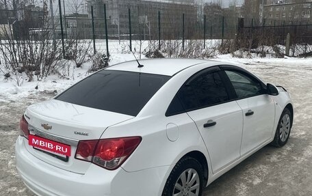 Chevrolet Cruze II, 2013 год, 635 000 рублей, 4 фотография