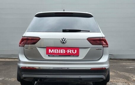 Volkswagen Tiguan II, 2018 год, 3 090 000 рублей, 6 фотография