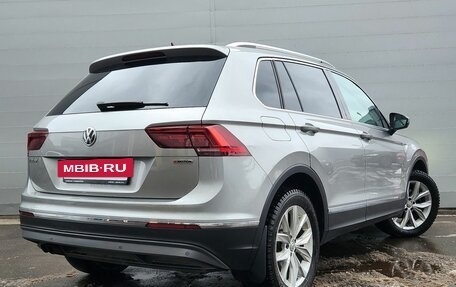 Volkswagen Tiguan II, 2018 год, 3 090 000 рублей, 5 фотография