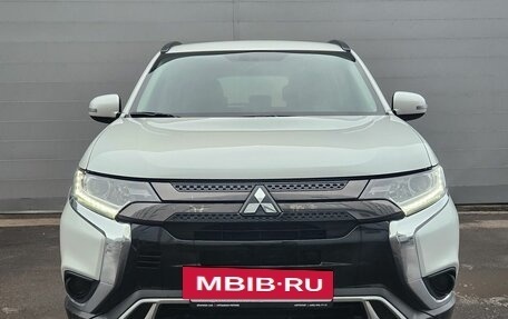 Mitsubishi Outlander III рестайлинг 3, 2021 год, 2 979 000 рублей, 2 фотография