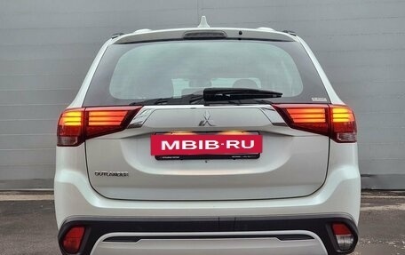 Mitsubishi Outlander III рестайлинг 3, 2021 год, 2 979 000 рублей, 6 фотография