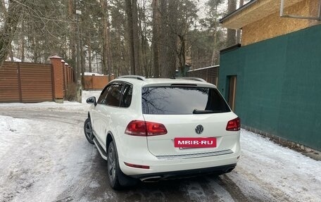 Volkswagen Touareg III, 2011 год, 2 400 000 рублей, 4 фотография