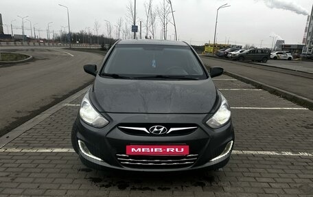 Hyundai Solaris II рестайлинг, 2011 год, 820 000 рублей, 3 фотография