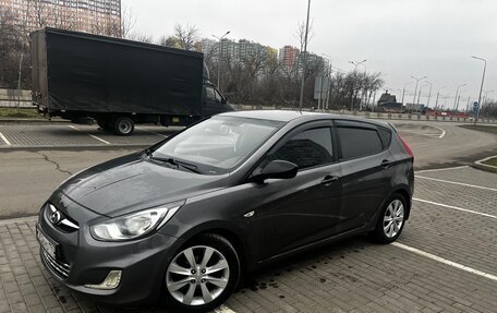 Hyundai Solaris II рестайлинг, 2011 год, 820 000 рублей, 11 фотография