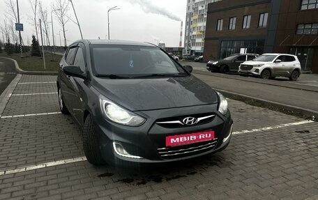 Hyundai Solaris II рестайлинг, 2011 год, 820 000 рублей, 4 фотография