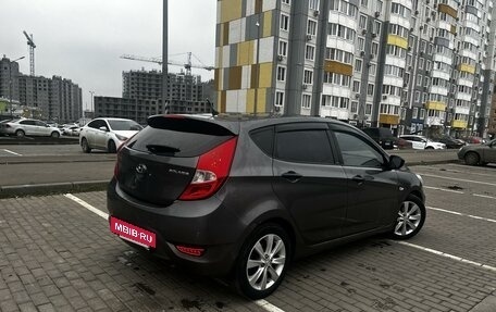 Hyundai Solaris II рестайлинг, 2011 год, 820 000 рублей, 18 фотография