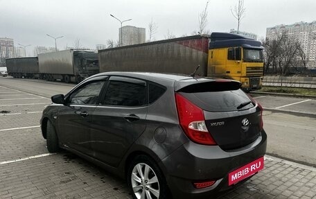 Hyundai Solaris II рестайлинг, 2011 год, 820 000 рублей, 15 фотография