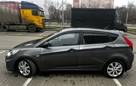 Hyundai Solaris II рестайлинг, 2011 год, 820 000 рублей, 22 фотография