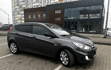 Hyundai Solaris II рестайлинг, 2011 год, 820 000 рублей, 19 фотография