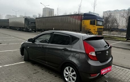 Hyundai Solaris II рестайлинг, 2011 год, 820 000 рублей, 21 фотография