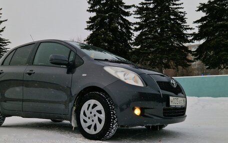 Toyota Yaris III рестайлинг, 2008 год, 755 000 рублей, 2 фотография