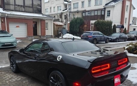 Dodge Challenger III рестайлинг 2, 2018 год, 2 750 000 рублей, 1 фотография