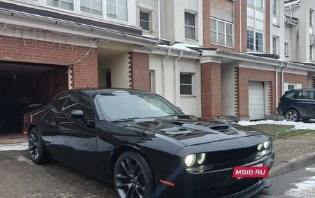 Dodge Challenger III рестайлинг 2, 2018 год, 2 750 000 рублей, 3 фотография