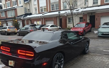 Dodge Challenger III рестайлинг 2, 2018 год, 2 750 000 рублей, 6 фотография