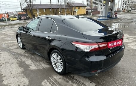 Toyota Camry, 2019 год, 3 100 000 рублей, 4 фотография