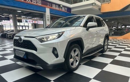 Toyota RAV4, 2021 год, 2 450 000 рублей, 1 фотография