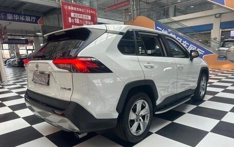 Toyota RAV4, 2021 год, 2 450 000 рублей, 6 фотография